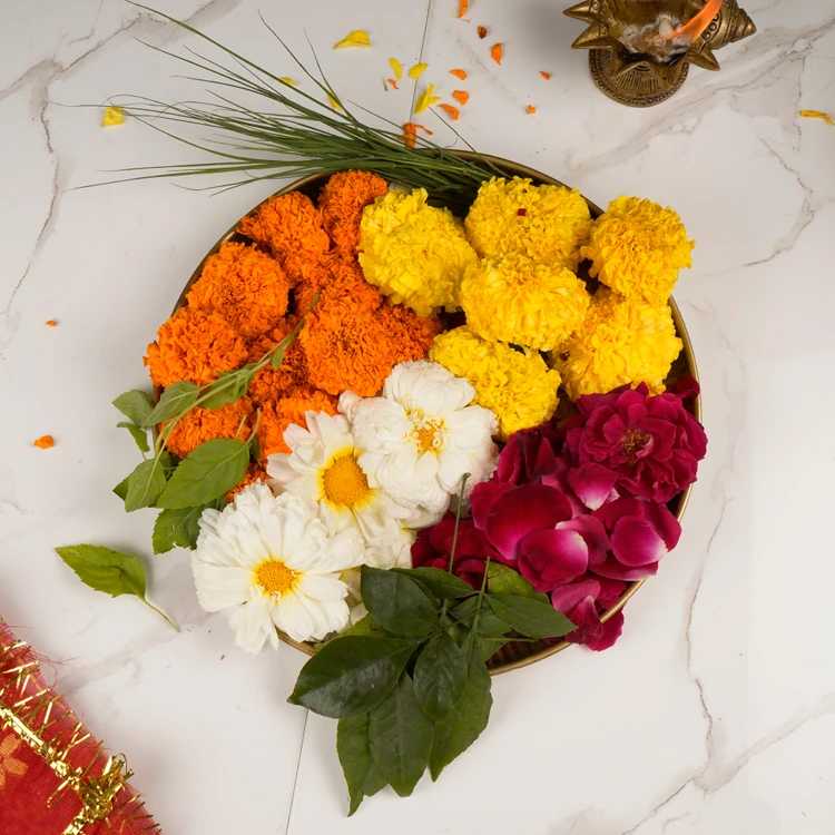 Pooja Flowers & Greens Mix (with Bel Patta) (Hoovu)