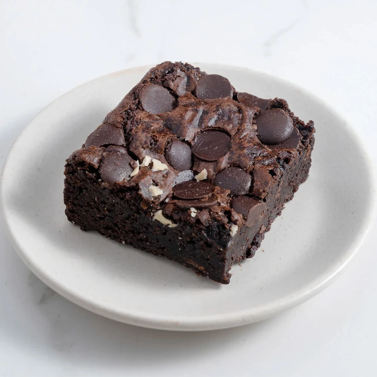 Creme Castle Choco Chips Brownie