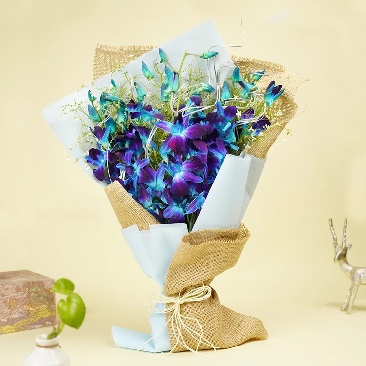 FlowerAura 6 Purple Orchids Bouquet In Jute Paper