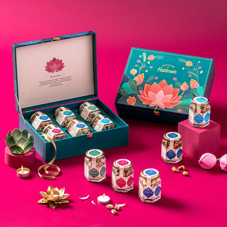 Haldiram's Nutty Celebration Dry Fruits Gift Pack (Dry Fruits Udugore Pack)