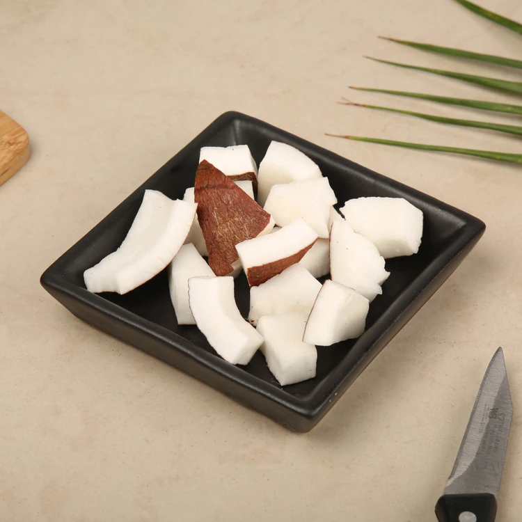 Brown Coconut Chunks (Thengina Kayi)