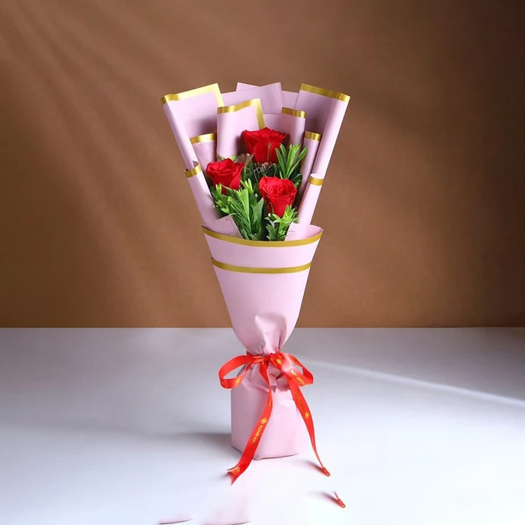 FlowerAura 3 Red Roses Bouquet In Premium Paper