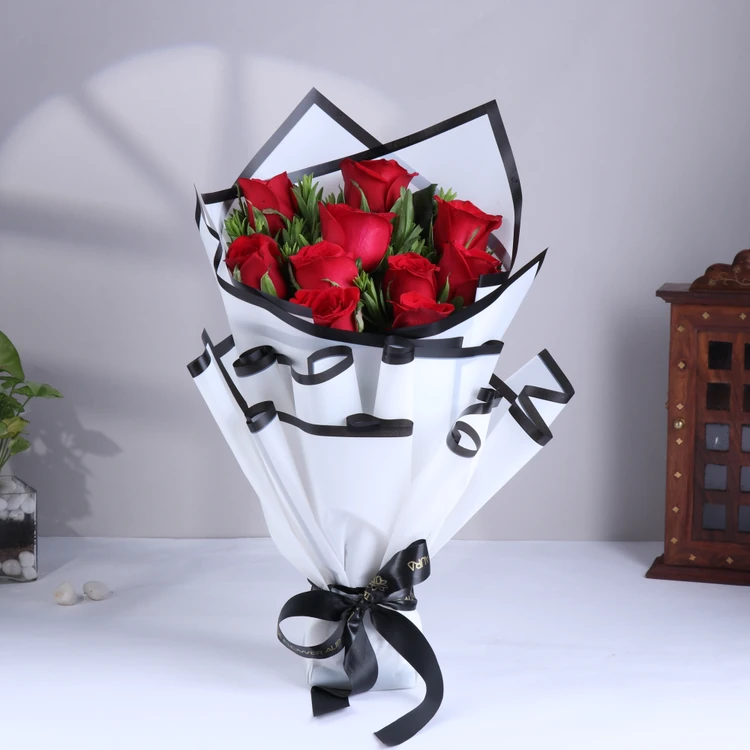FlowerAura 10 Red Roses Bouquet