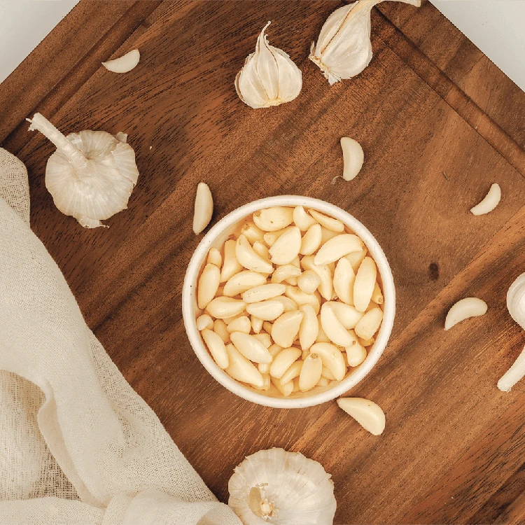 Peeled Garlic by Pluckk (Bellulli)