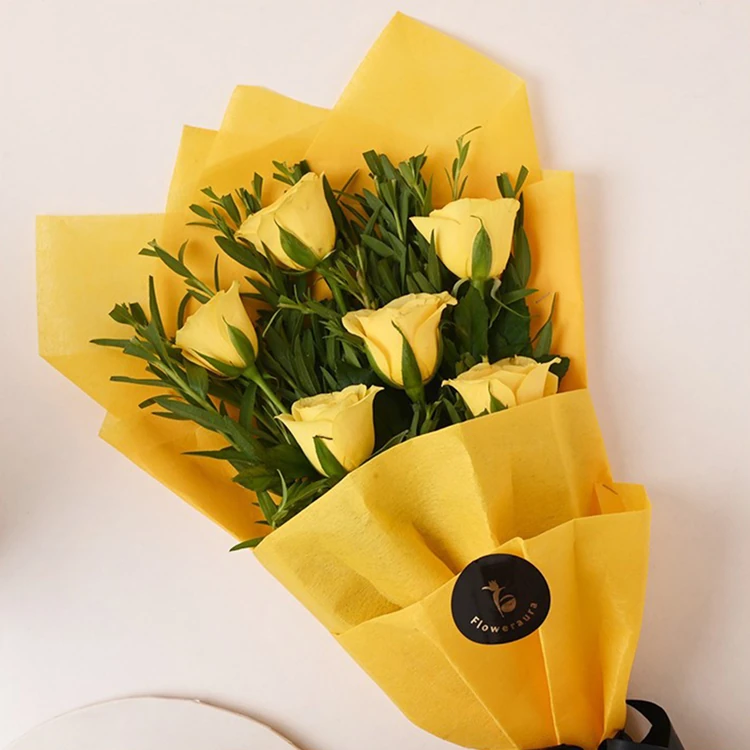 FlowerAura Majestic Fresh Bouquet of Roses