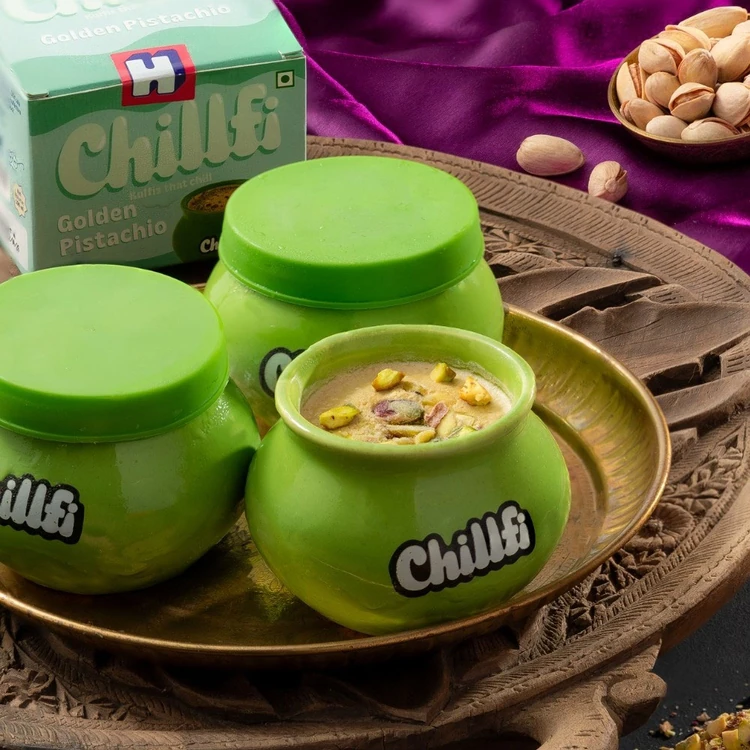 Chillfi By Hocco Golden Pistachio Matka Kulfi