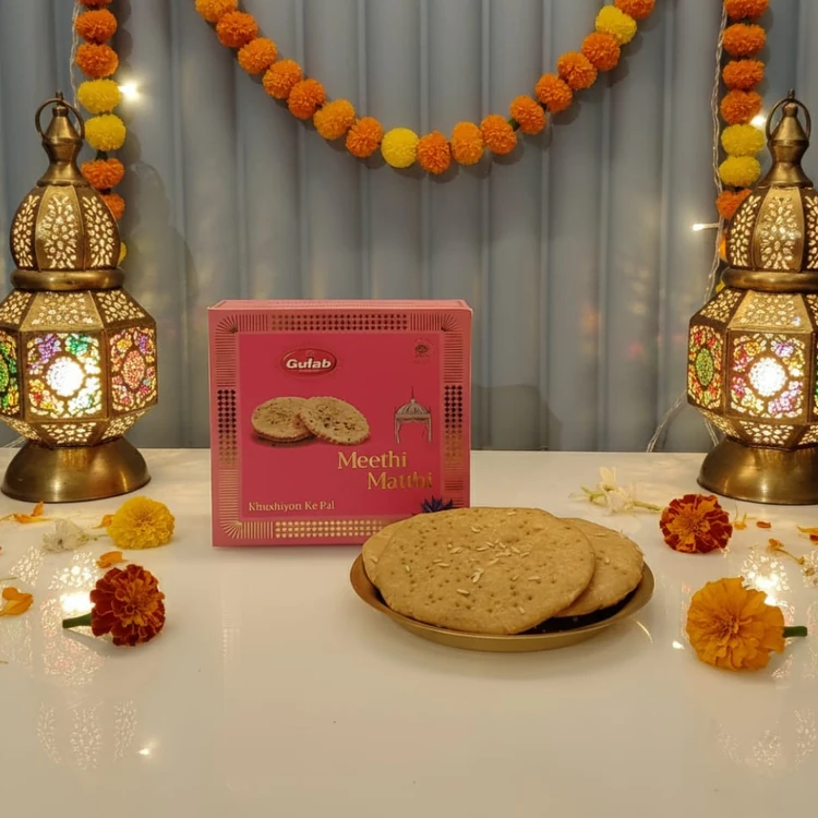 Gulab Sweets Meethi Desi Ghee Mathri/Matthi, (3 Pieces)
